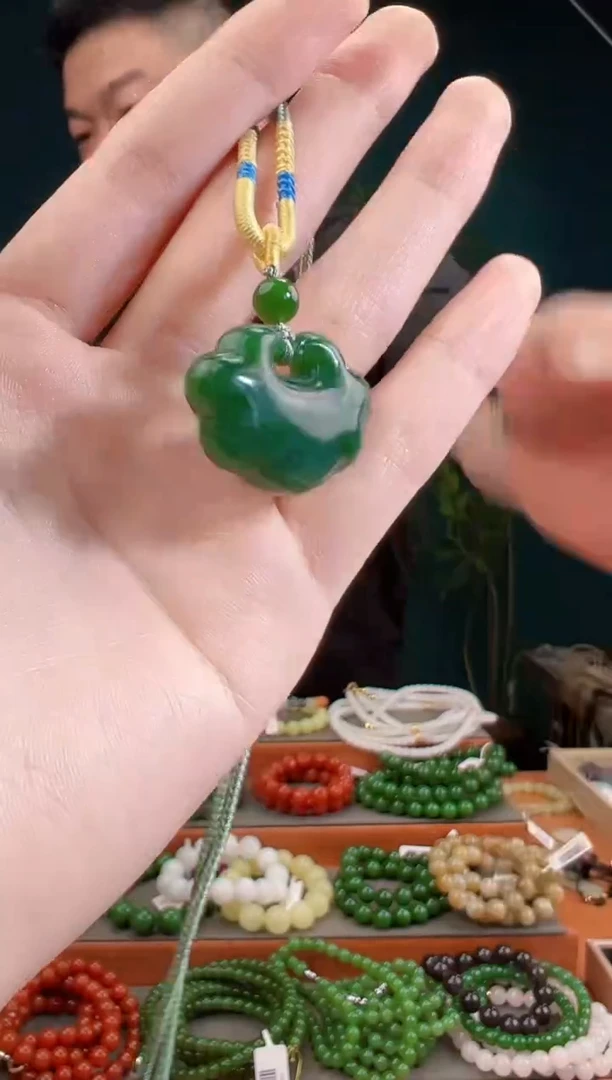 颈饰未镶嵌和田玉一物一证 拍一单发一个