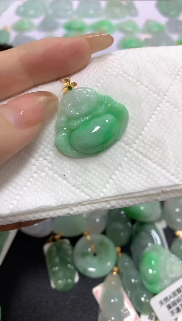 颈饰18K金镶嵌翡翠A货