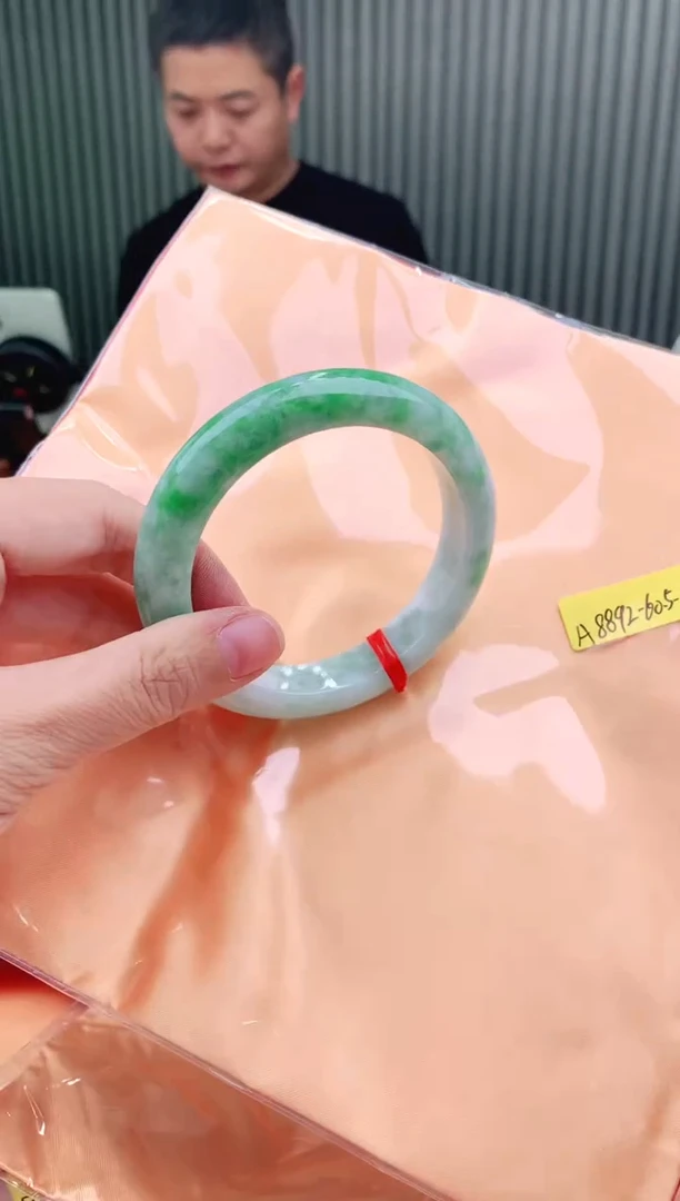 未镶嵌手镯翡翠60+