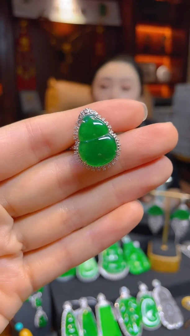 【闪购商品】翡翠戒指18K金镶嵌115584天然A货翡翠葫芦戒指