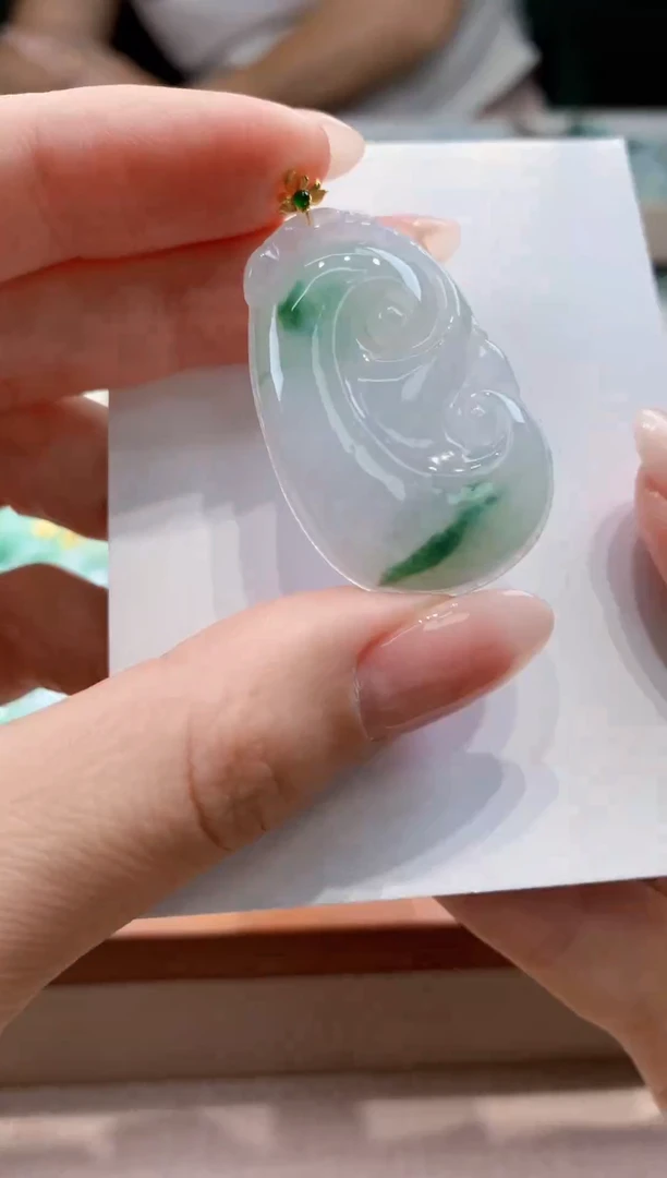 翡翠18K金镶嵌颈饰天然缅甸a货翡翠