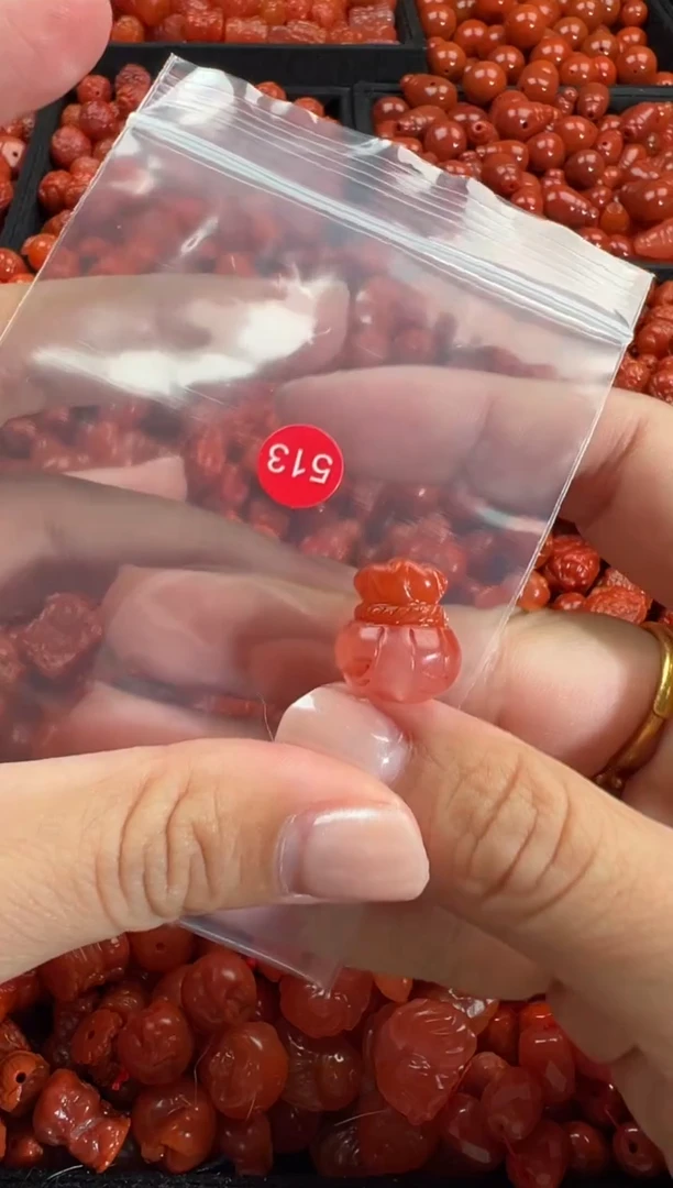 颈饰未镶嵌南红玛瑙1