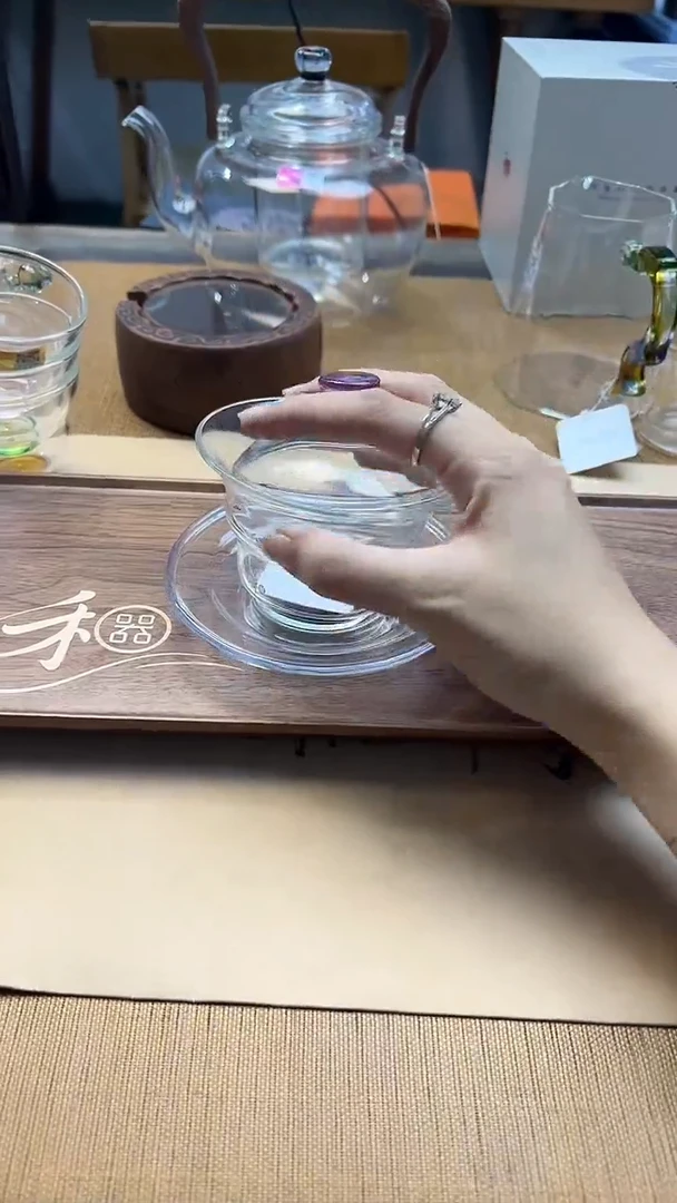 君怀盖碗浅紫。。。。。。