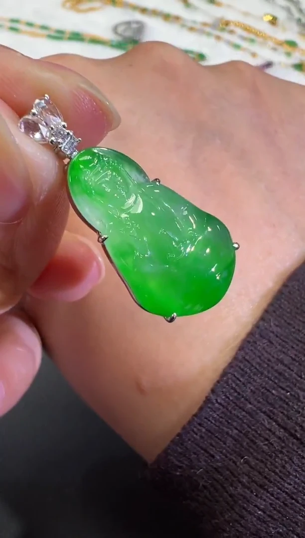 吊坠(不含链)18K金镶嵌翡翠三**啡A240|49800