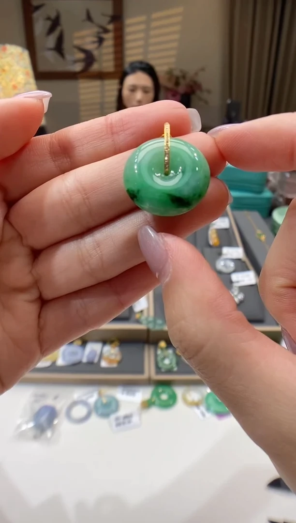 【闪购商品】翡翠颈饰18K金镶嵌平安扣