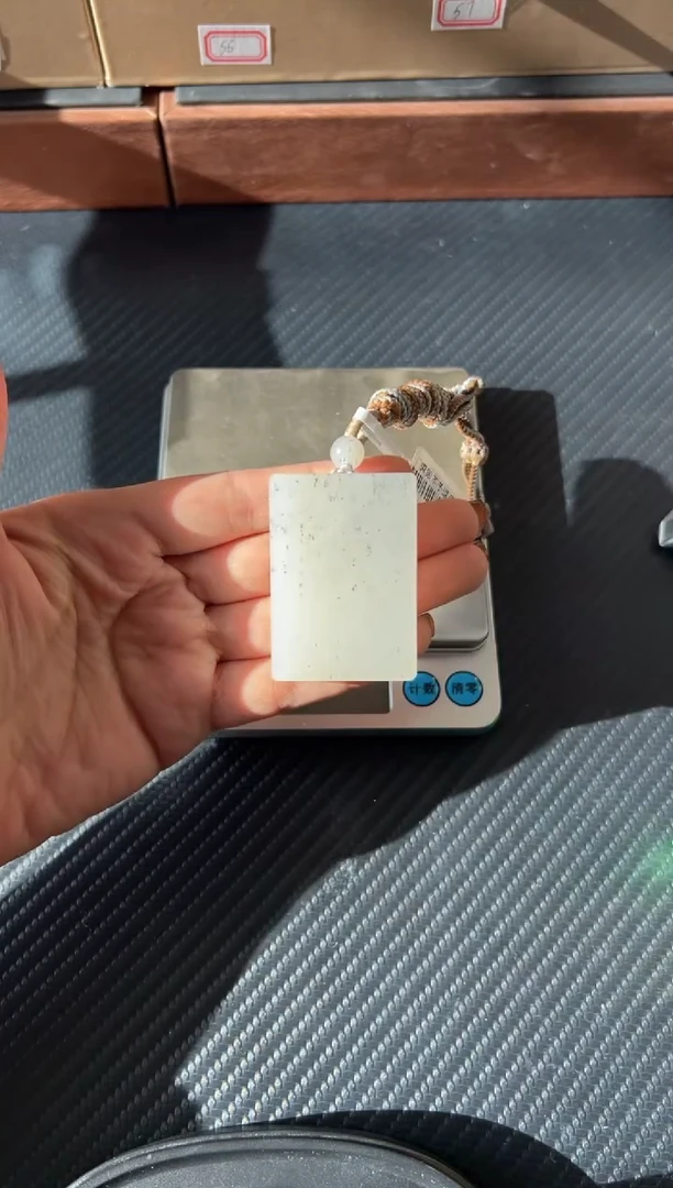 吊坠(赠链)未镶嵌和田玉黑山微色差吊坠mJ