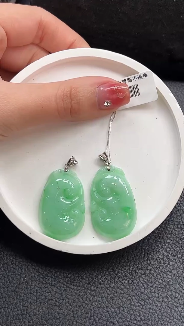 【闪购商品】翡翠颈饰18K金镶嵌如意多样性发1件