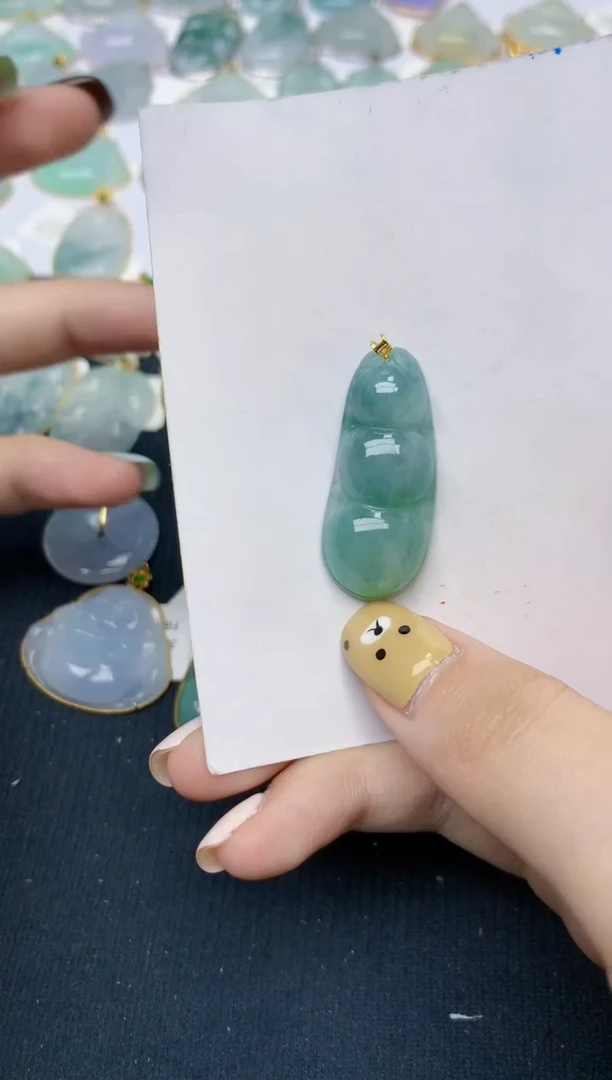 翡翠18K金镶嵌颈饰天然翡翠A货