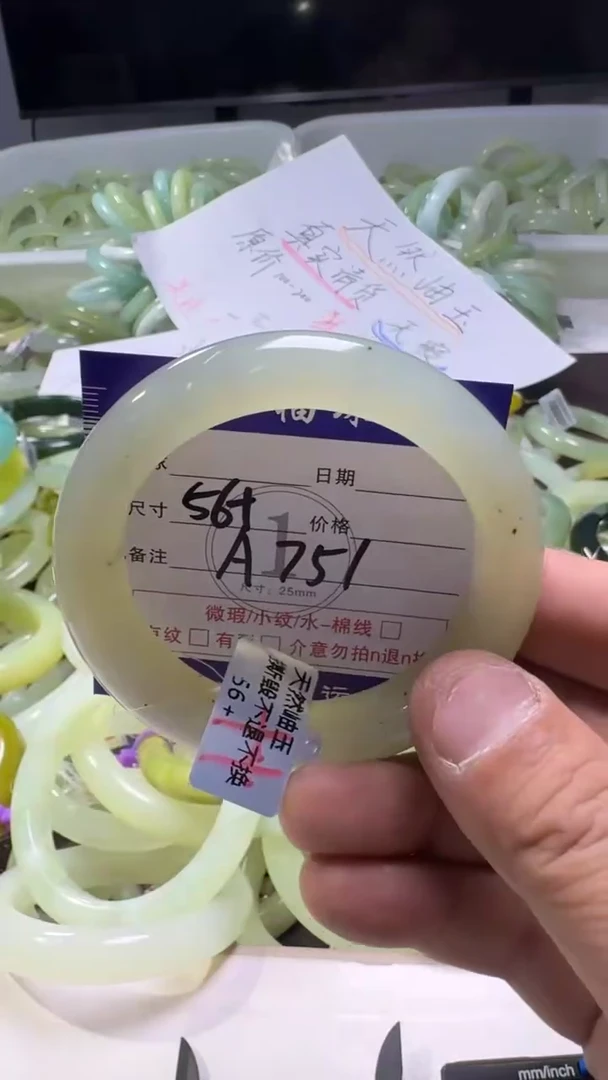 未镶嵌蛇纹石玉手镯1