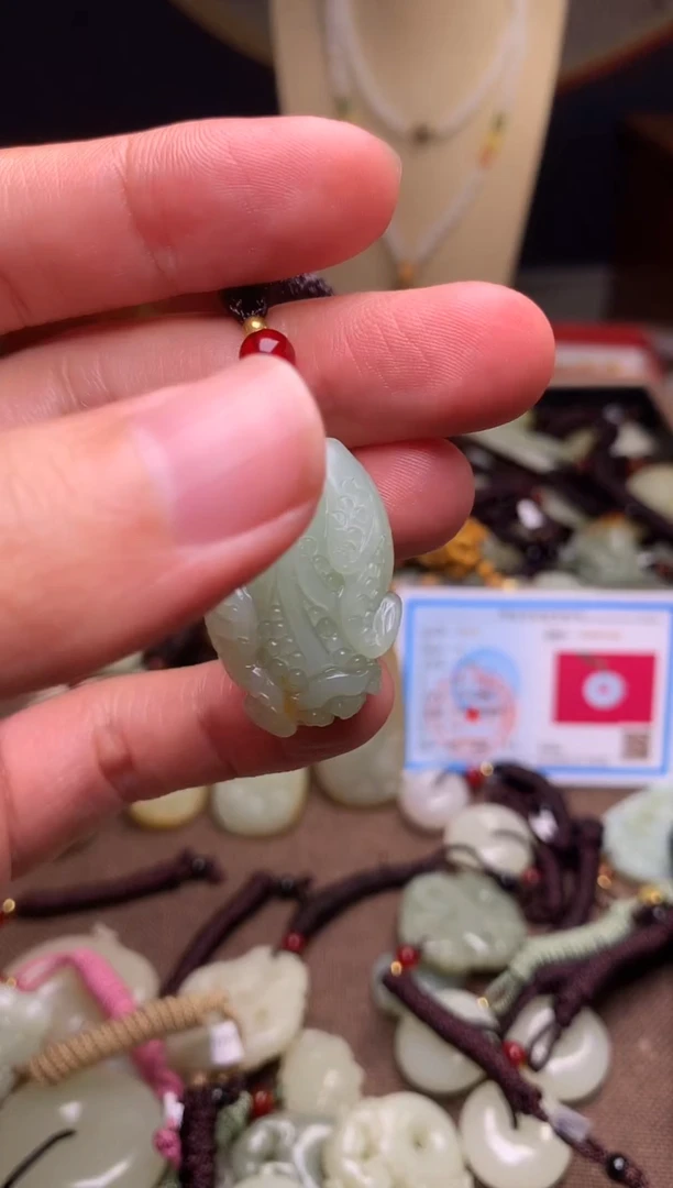 颈饰未镶嵌和田玉新疆料青海料清水和田玉吊坠