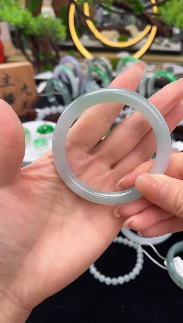 未镶嵌手镯翡翠手镯