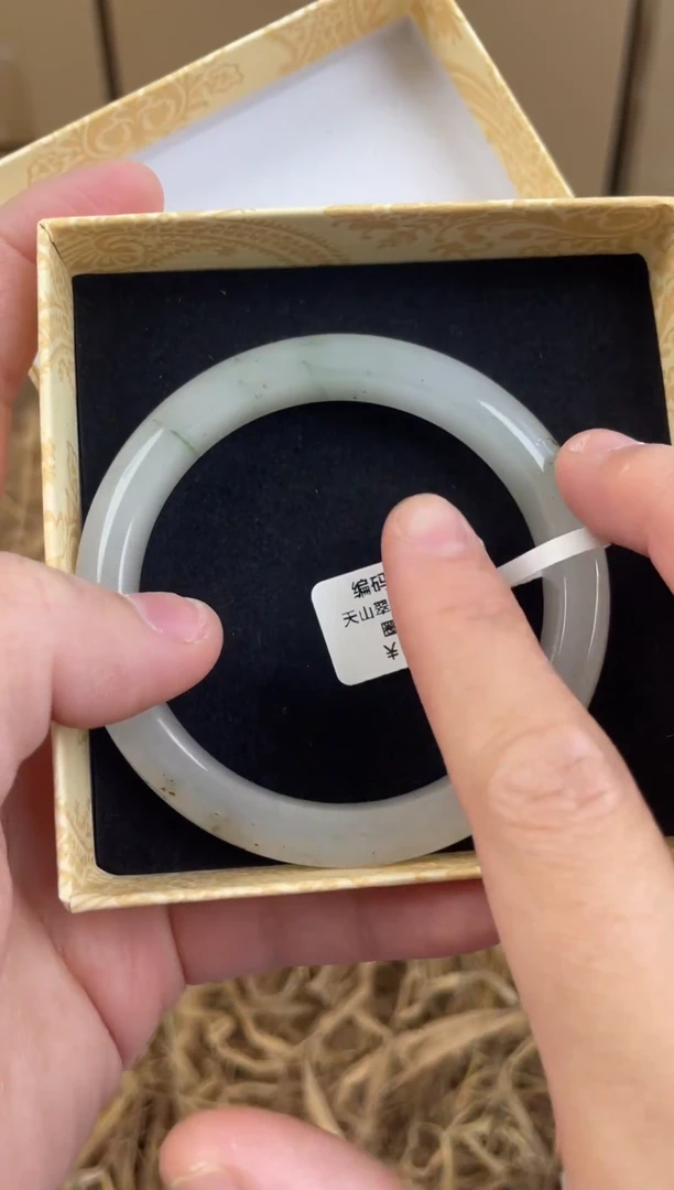 未镶嵌手镯石英质玉A064