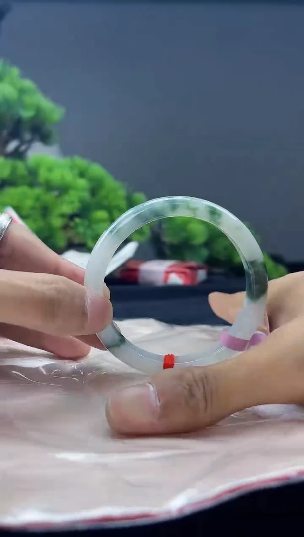 翡翠手镯未镶嵌手镯8