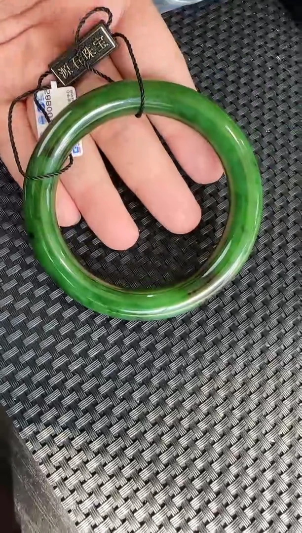 【闪购商品】和田玉（碧玉）俄七聚红皮辣绿手镯未镶嵌约60mm