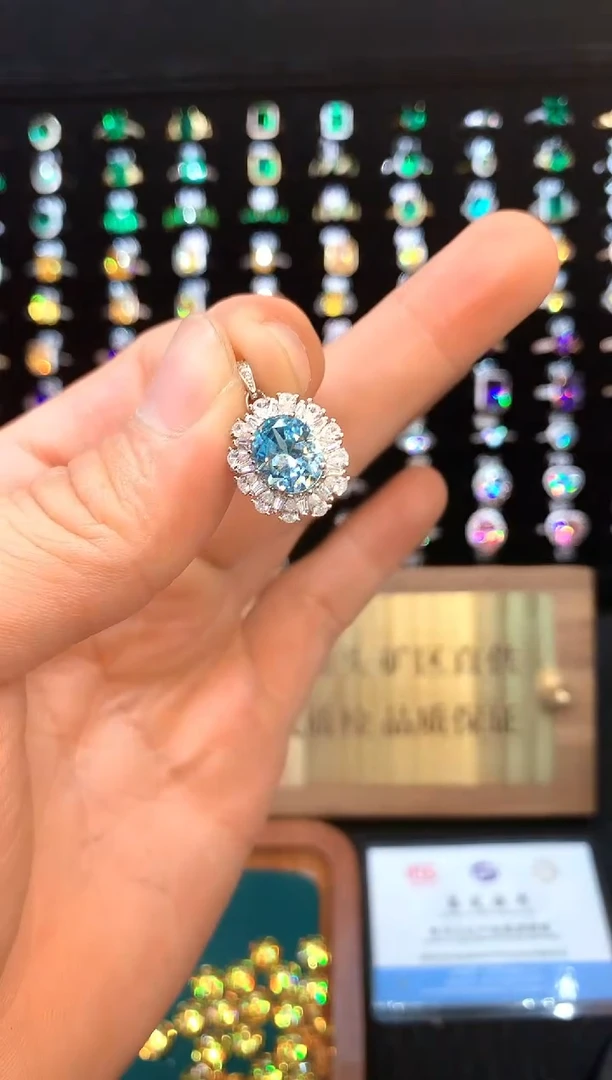 海蓝宝石吊坠(赠链)银S925镶嵌......