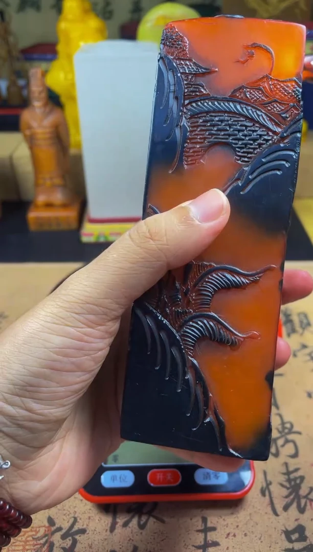 寿山石印石红田芯乌鸦皮薄意雕长竖章