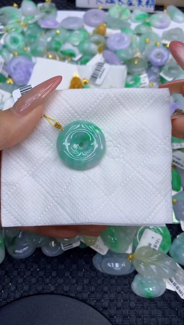 颈饰18K金镶嵌翡翠天然缅甸A货翡翠1