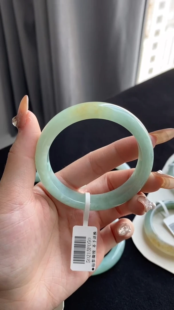【闪购商品】翡翠手镯未镶嵌58正圈果绿--不退不换