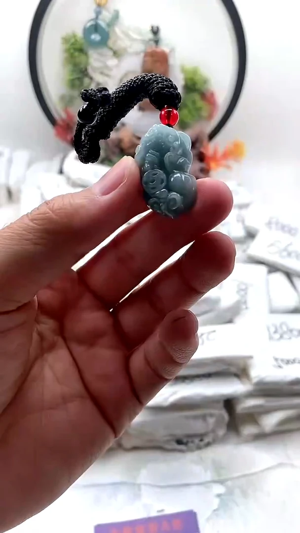 颈饰未镶嵌翡翠貔貅