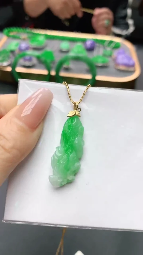 【闪购商品】翡翠颈饰18K金镶嵌赠礼盒证书