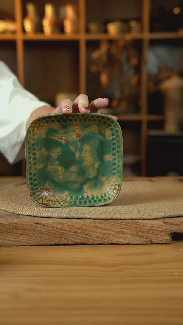 黄绿色系列的6英寸四方卷边碟1个