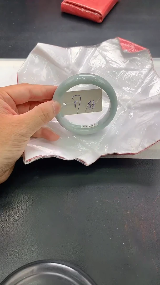 翡翠手镯未镶嵌96