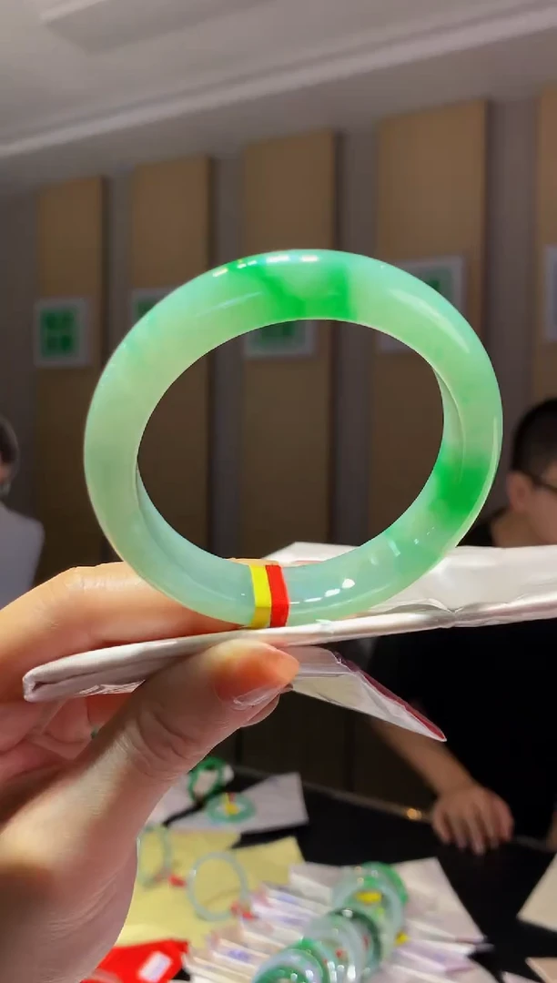 未镶嵌手镯翡翠-C122 圈口 全款25万 定金2万