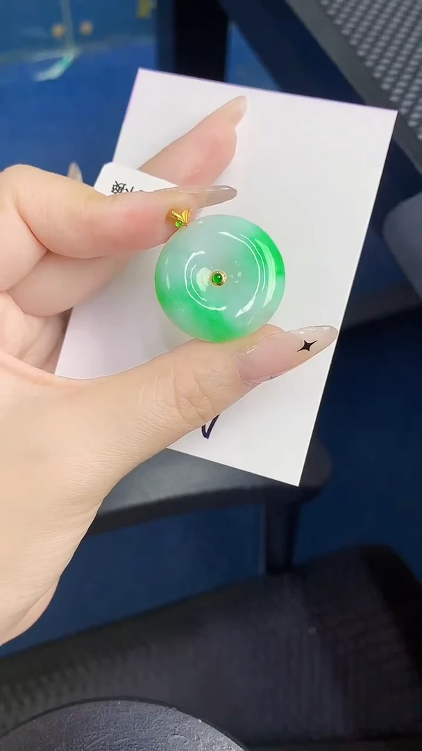 颈饰18K金镶嵌翡翠缅甸天然翡翠A货