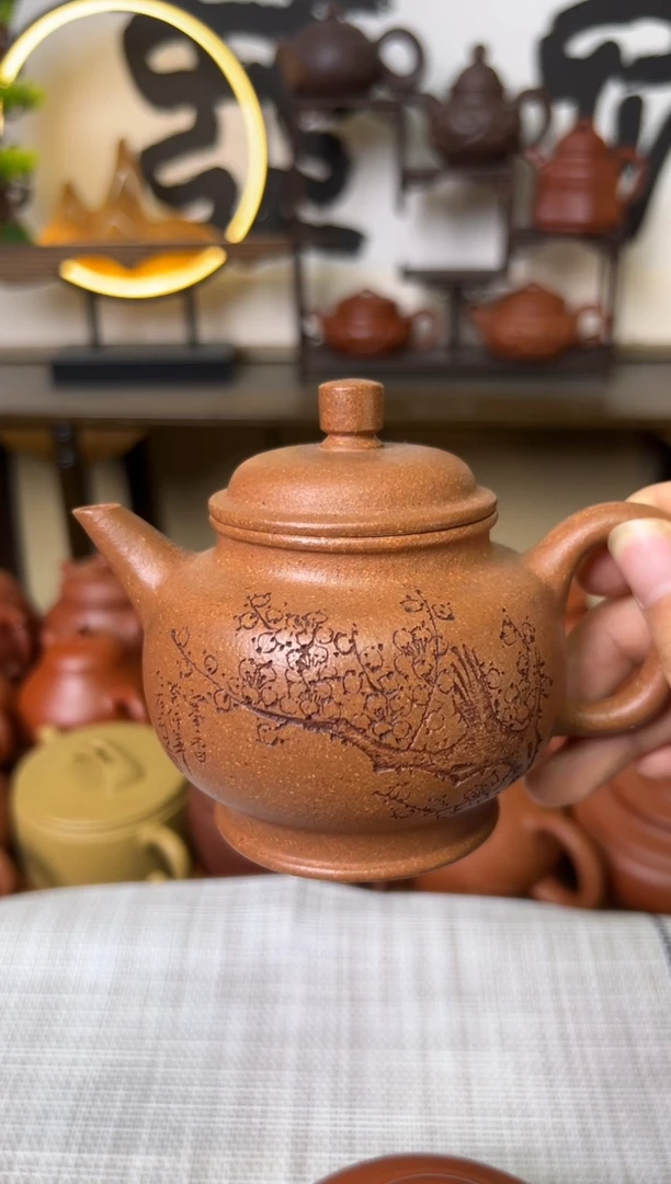 茶壶段泥黄降坡剑流宫灯壶刻绘220CC