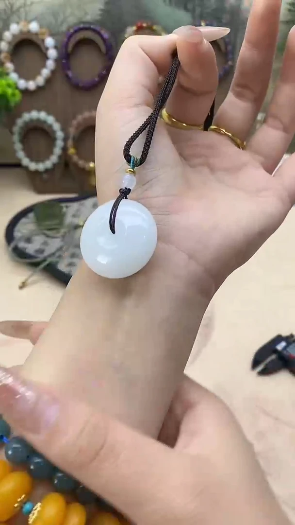 颈饰未镶嵌和田玉1