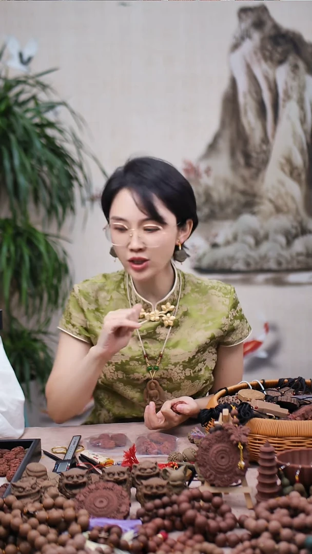 木一****鹰红麝生肖6个随机