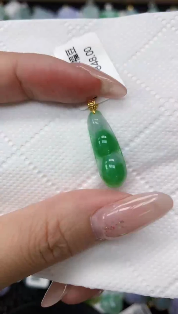颈饰18K金镶嵌翡翠1111111111