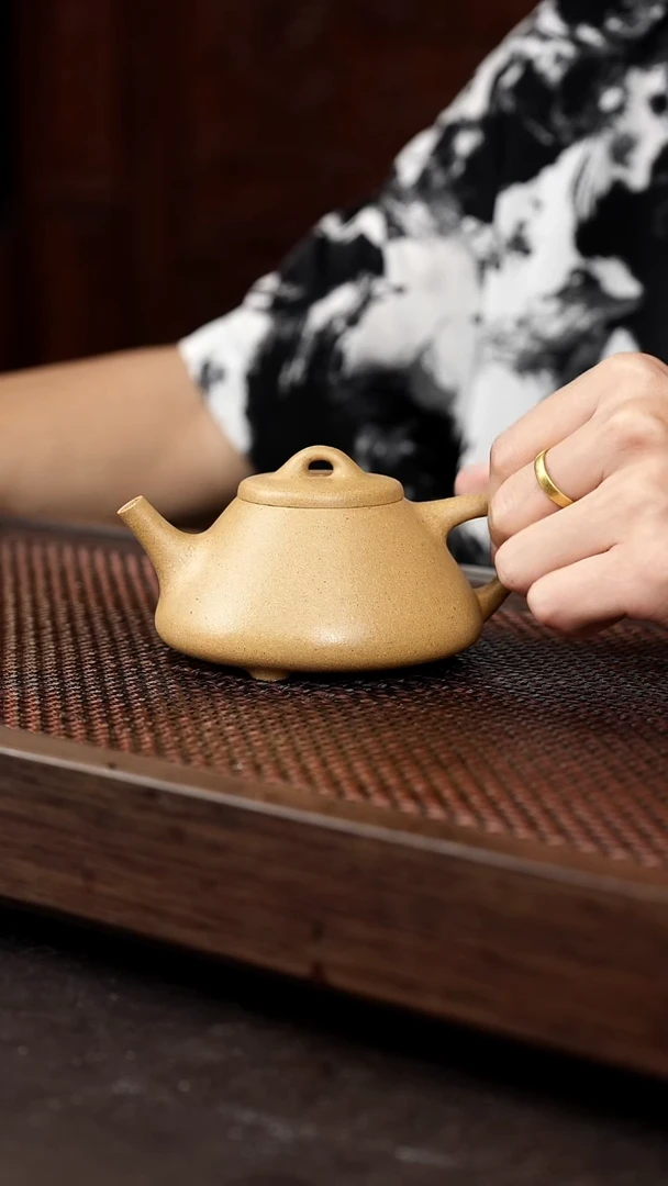 茶壶紫砂黄金段子冶