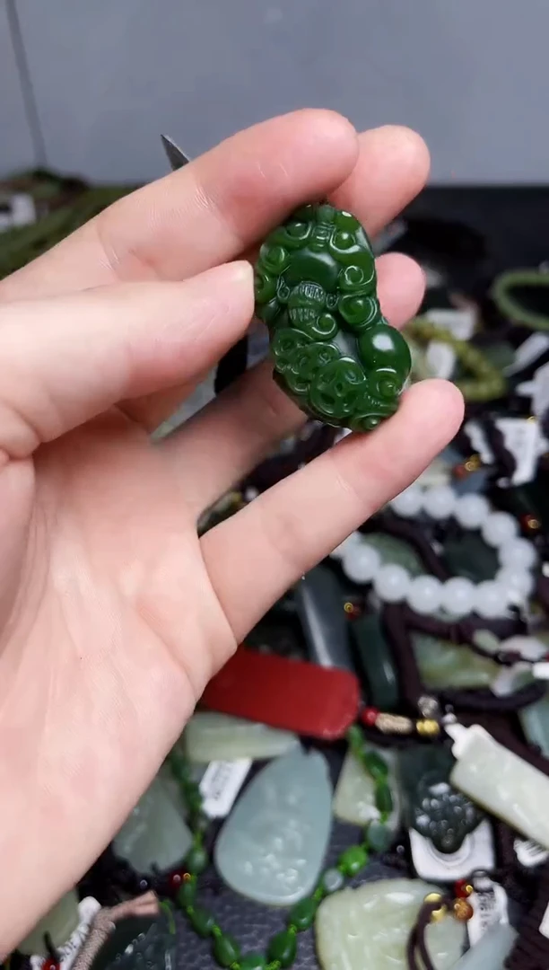 颈饰未镶嵌和田玉1
