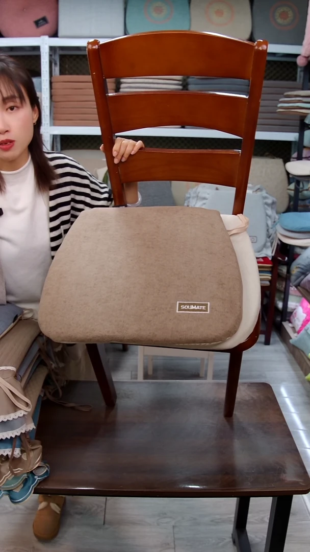 布平绒刺绣：咖色5个