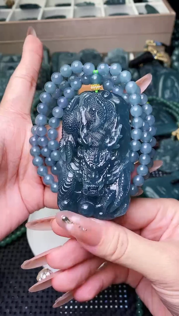 颈饰未镶嵌翡翠