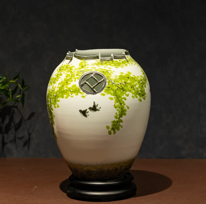 釉下彩花瓶摆件