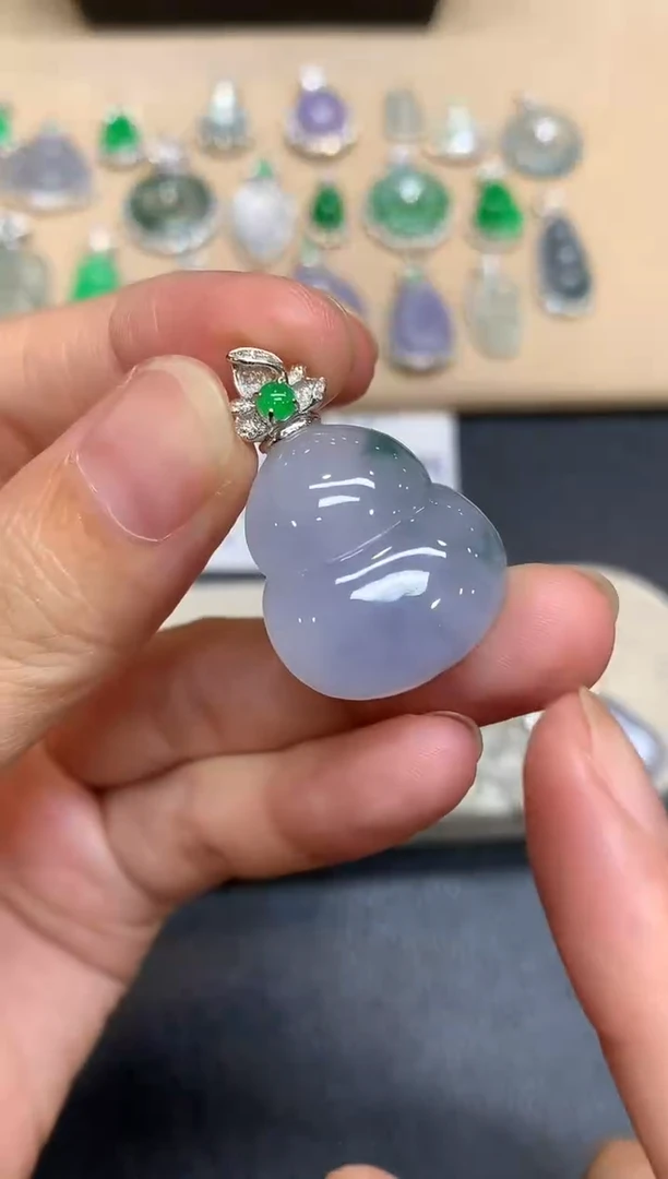 颈饰18K金镶嵌翡翠葫芦【无服务费【48小时鉴赏期】