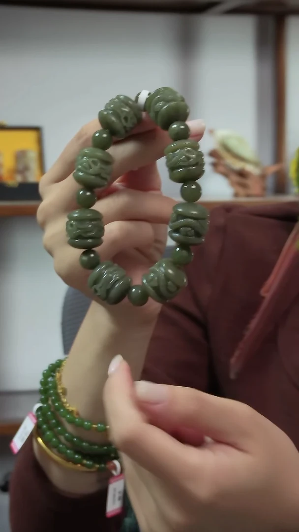 未镶嵌手串和田玉龙柱