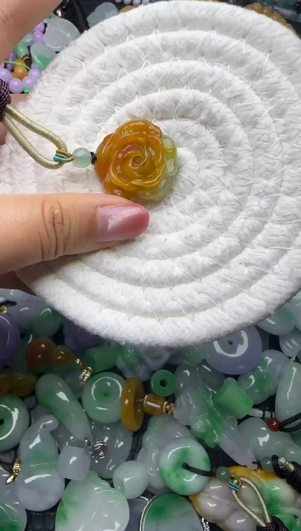 颈饰未镶嵌翡翠缅甸翡翠吊坠