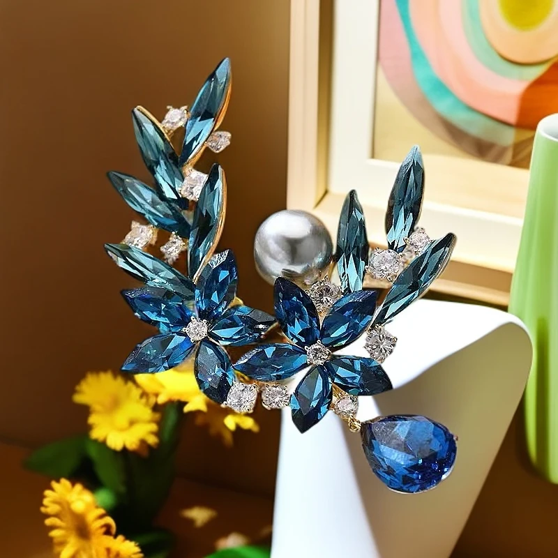 铜合成锆石胸针 1001水晶月亮铜合成锆石胸针