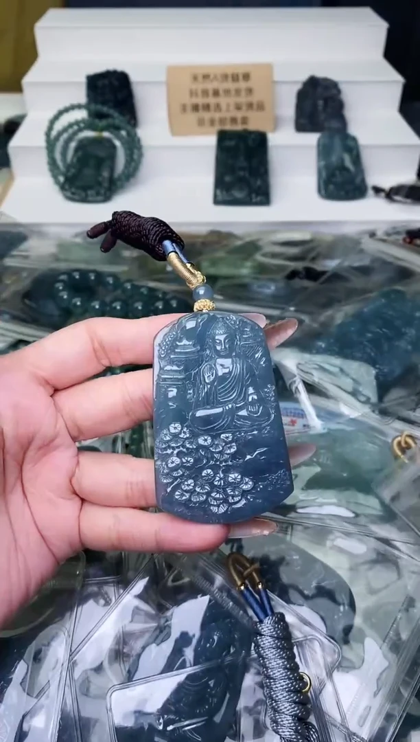 颈饰未镶嵌翡翠