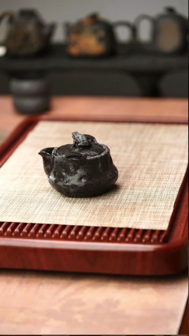 柯荣盛老师作品冰碛岩重工雕刻金蟾宝瓶壶180cc