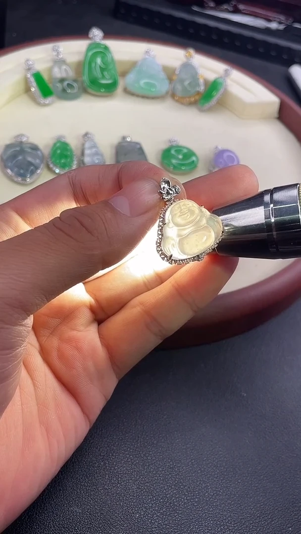 【闪购商品】翡翠颈饰18K金镶嵌吊坠