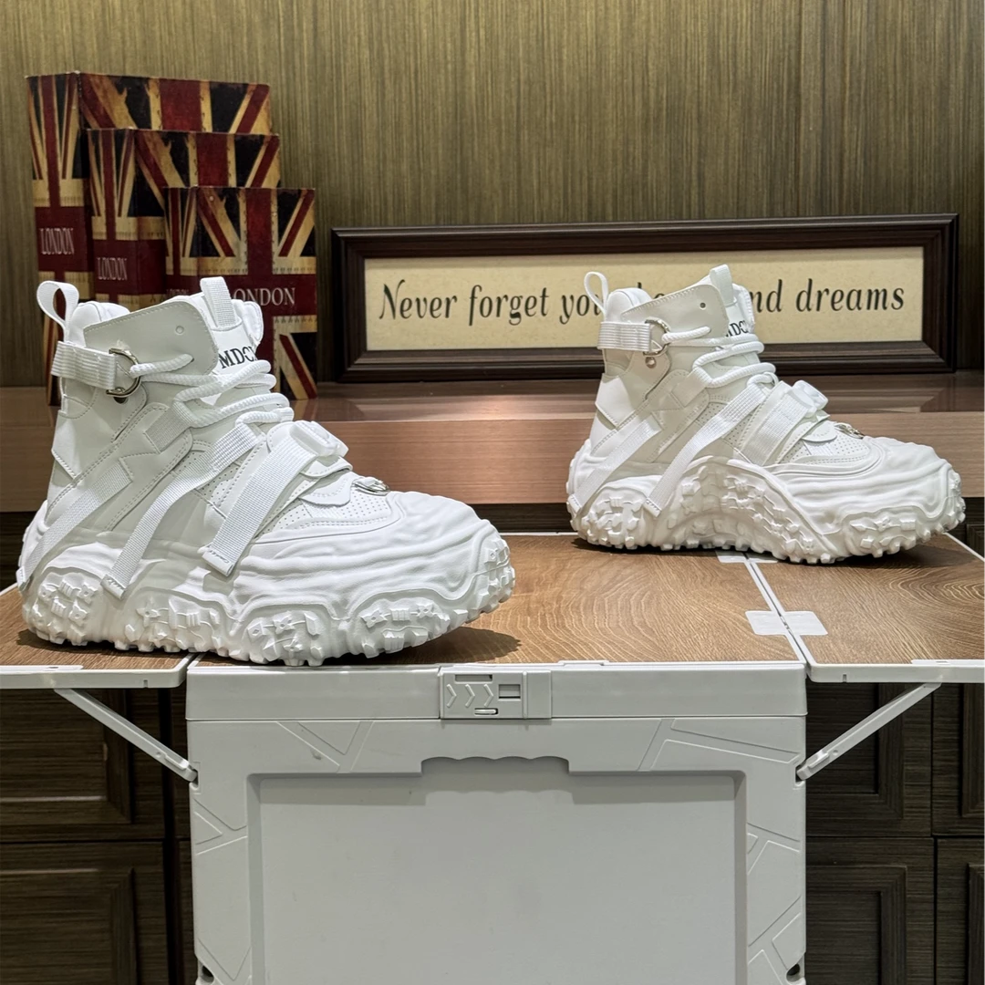 2025秋季新款时尚百搭潮流轻奢高端舒适耐磨休闲男鞋（标准码数）