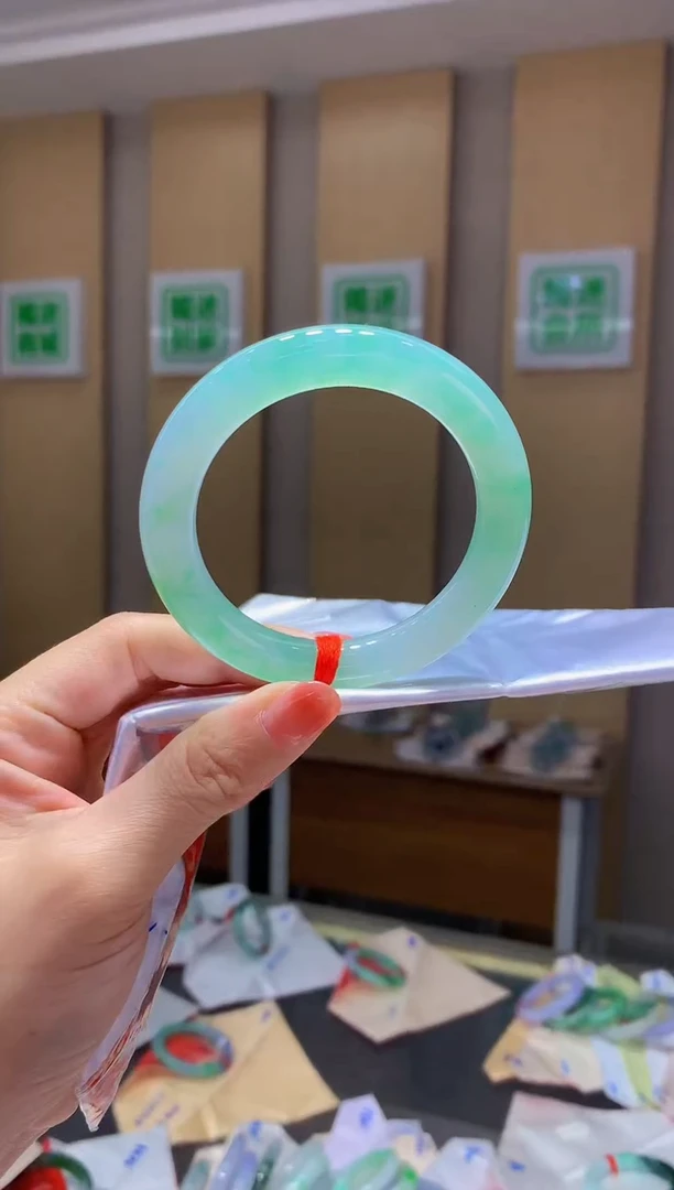 翡翠手镯未镶嵌-Q18 圈口55.1