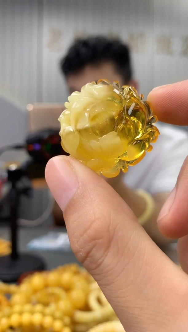 【闪购商品】琥珀裸石未镶嵌吊坠