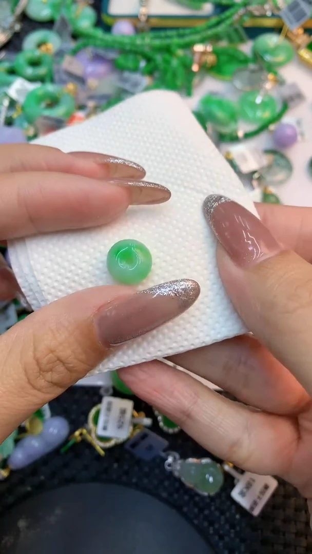 颈饰未镶嵌翡翠1