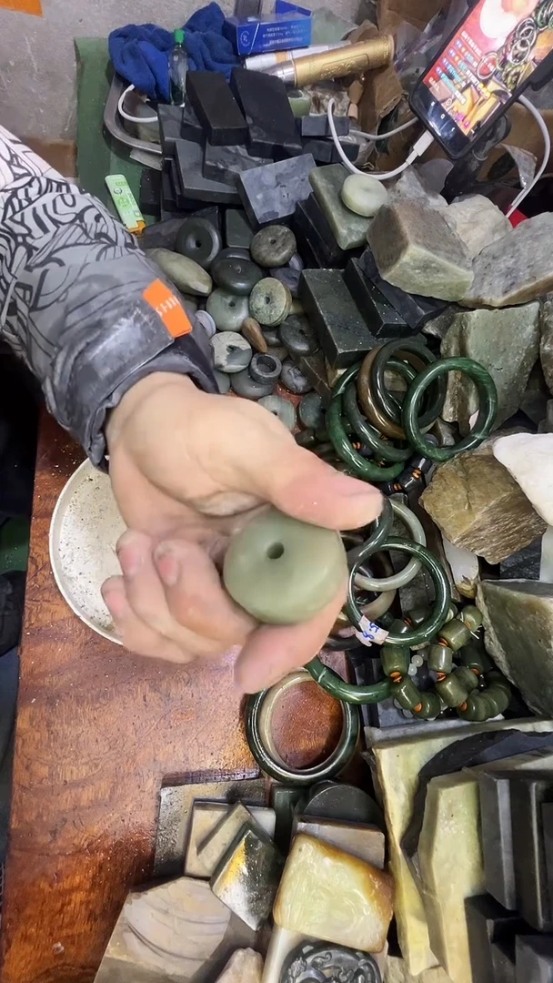 未镶嵌和田玉珠宝半成品伊****e1