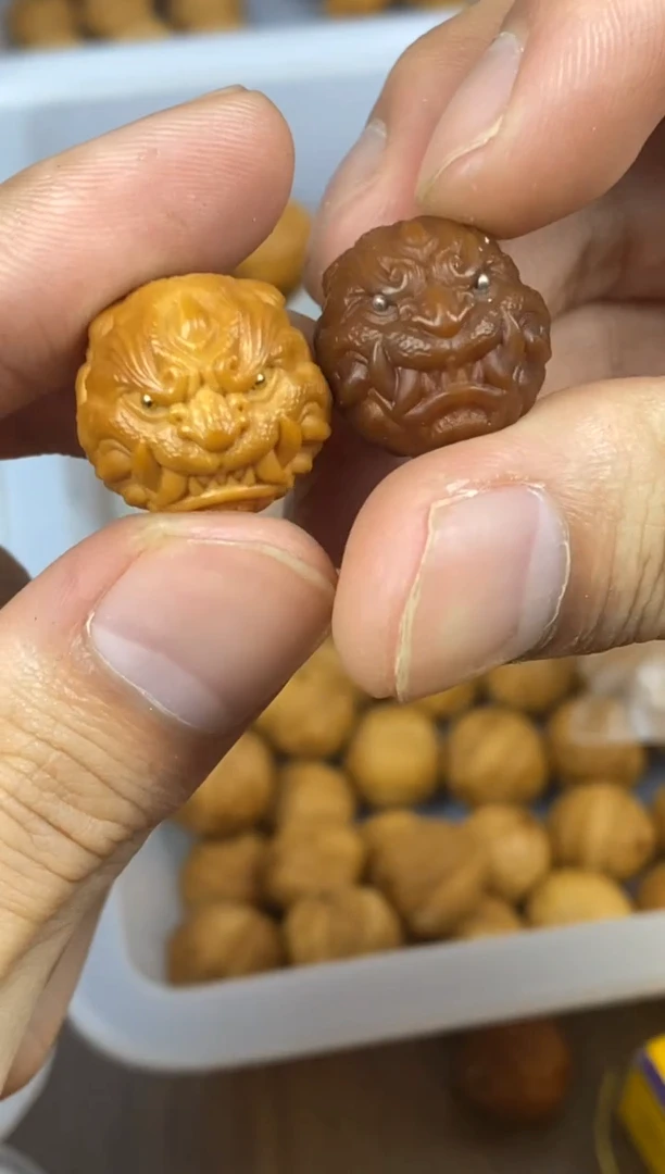 猴头核桃吊坠吞金兽 镶嵌